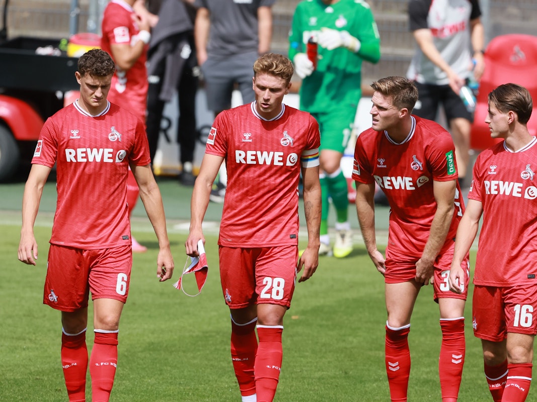 Eric Martel, Sebastian Sebulonsen, Marius Bülter, Jakub Kaminski (1. FC Köln) beim Testspiel im August 2025.