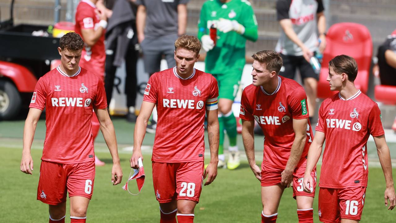 Eric Martel, Sebastian Sebulonsen, Marius Bülter, Jakub Kaminski (1. FC Köln) beim Testspiel im August 2025.