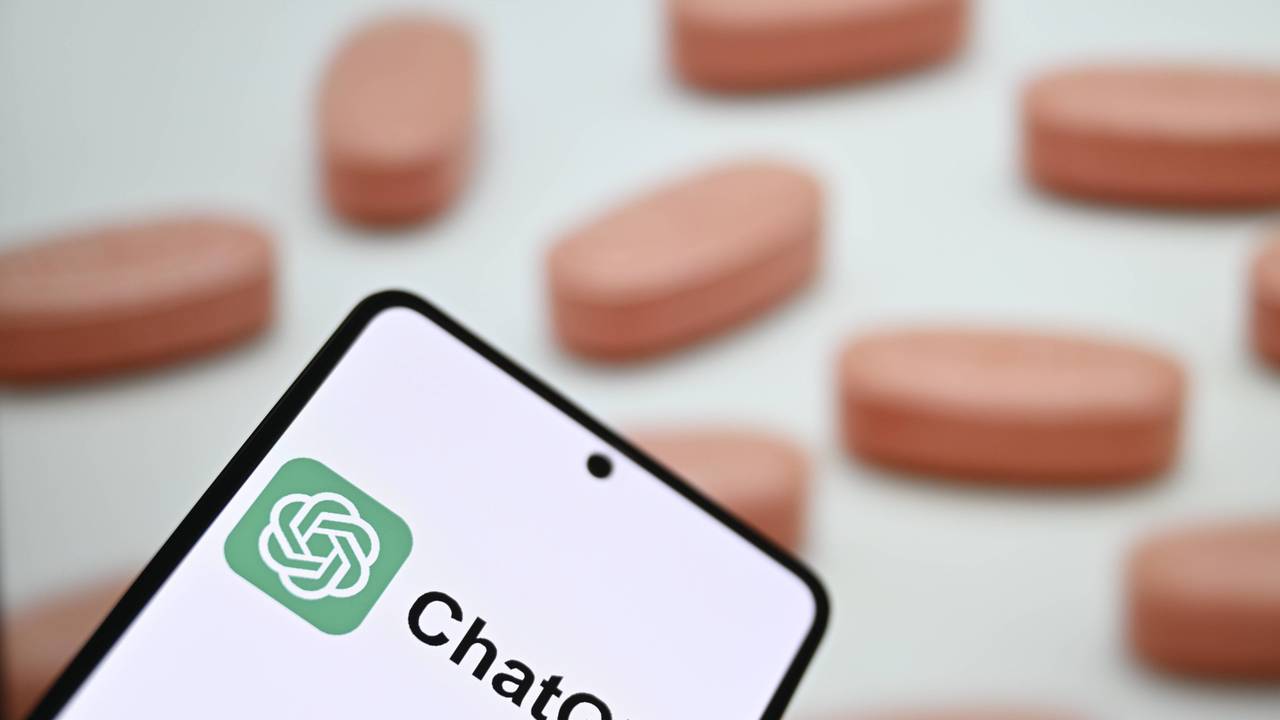 ChatGPT auf Handy-Display.