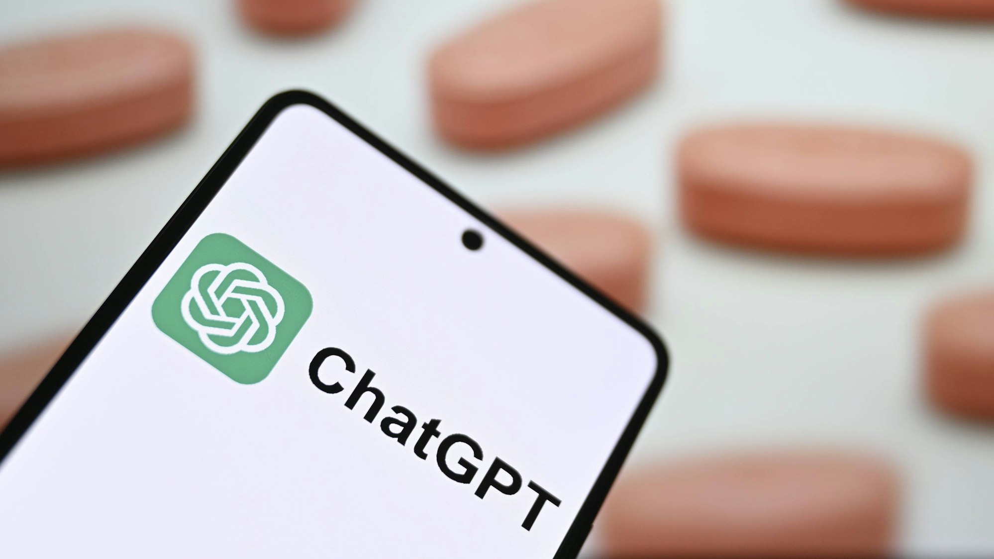 ChatGPT auf Handy-Display.