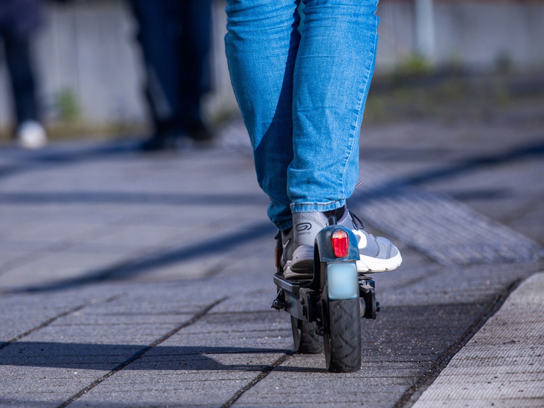 Mit einem E-Scooter waren die beiden Mädchen in Berlin unterwegs (Symbolfoto).