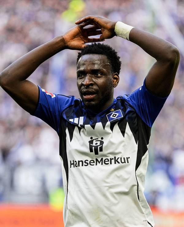 HSV-Profi Philip Otele schaut frustriert.