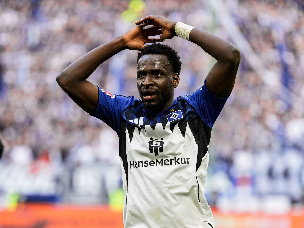 HSV-Profi Philip Otele schaut frustriert.