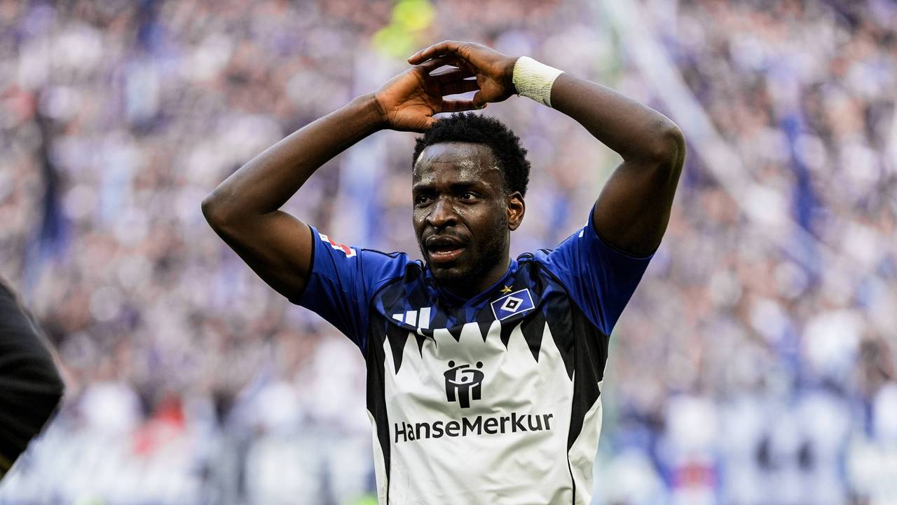 HSV-Profi Philip Otele schaut frustriert.