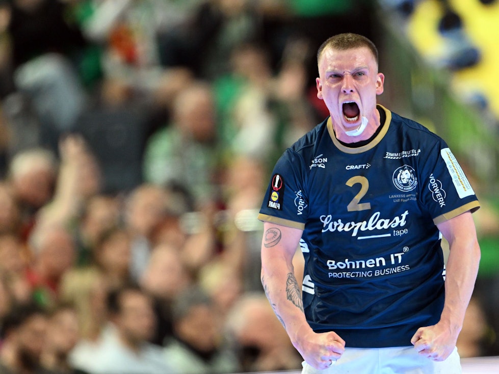 Noah Beyer (Bergischer HC) bejubelt sein Tor.