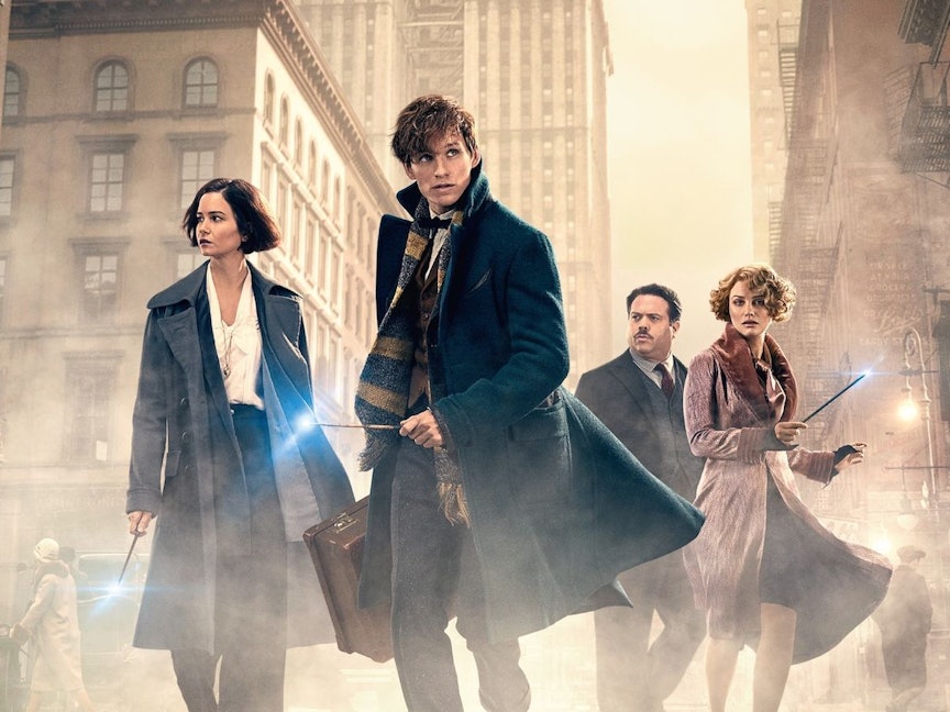 Was Harry Potter vormachte, sollte Newt Scamander auch schaffen: das Publikum in ein magisches Universum entführen. Doch Magie wollte sich in der „Phantastische Tierwesen“-Reihe nicht so recht einstellen. (Bild: 2016 Warner Bros. Entertainment Inc.)