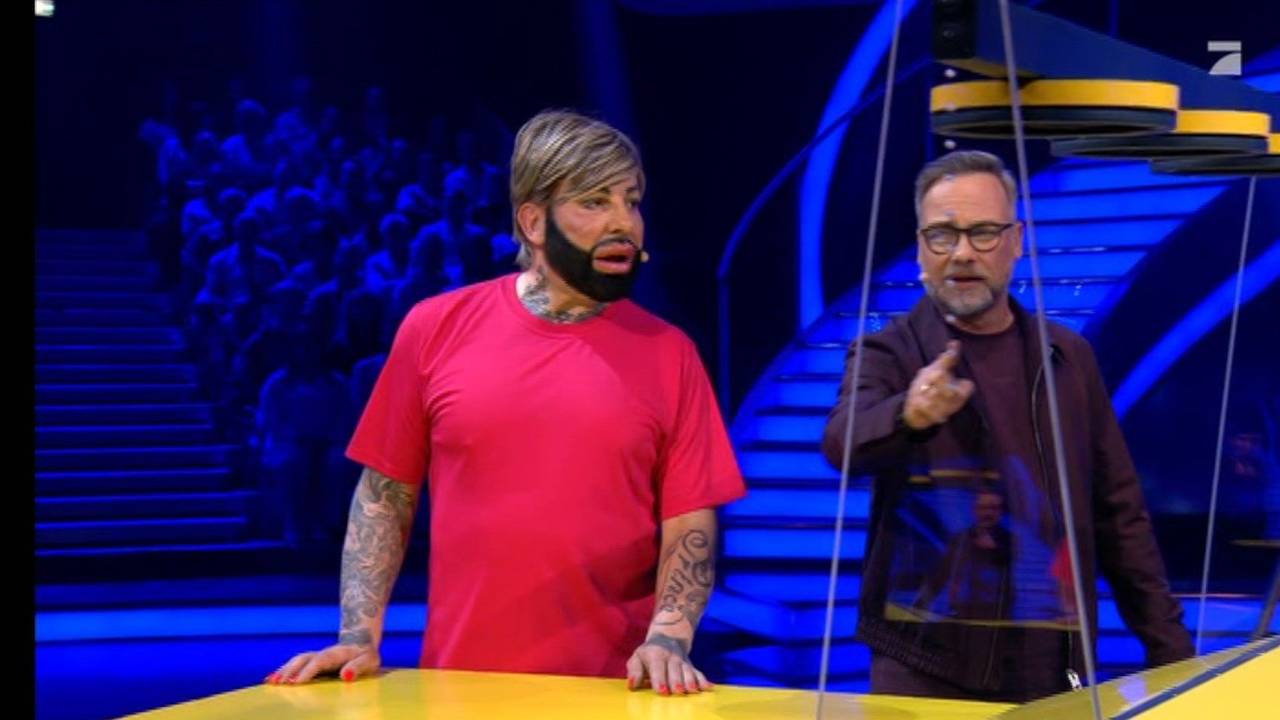Harald Glööckler (l.) machte Moderator Matthias Opdenhövel direkt zum Start eine klare Ansage.