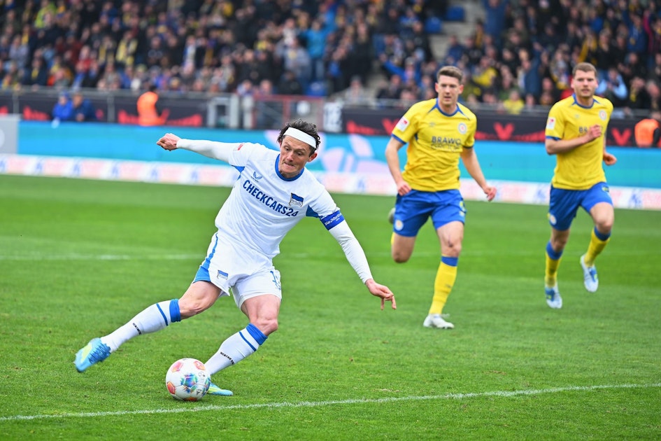 Hertha zerstört sich selbst: Rote Karte, Ausgleich in Unterzahl – Aufstiegstraum ist geplatzt Hertha zerstört sich selbst: Rote Karte, Ausgleich in Unterzahl – Aufstiegstraum ist geplatzt