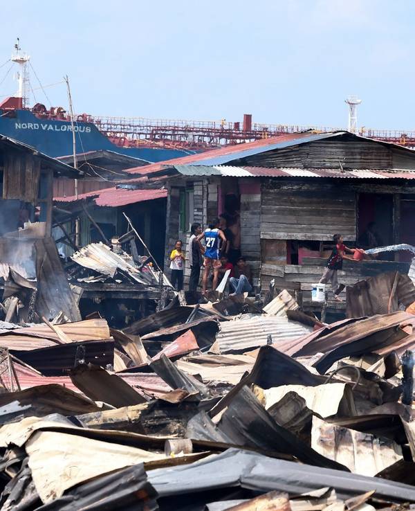 Brand in malaysischem Küstendorf