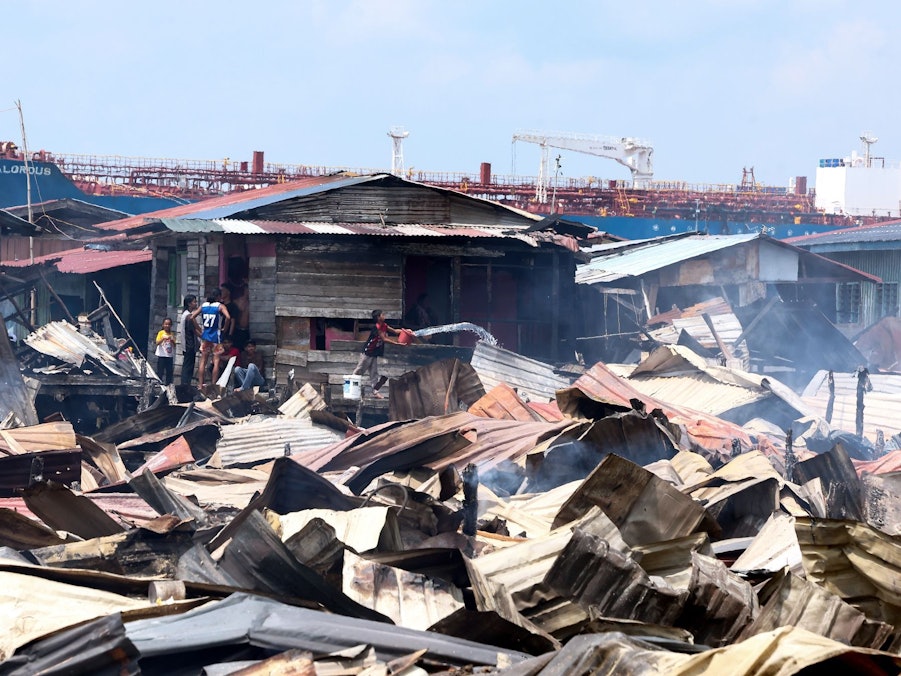 Brand in malaysischem Küstendorf