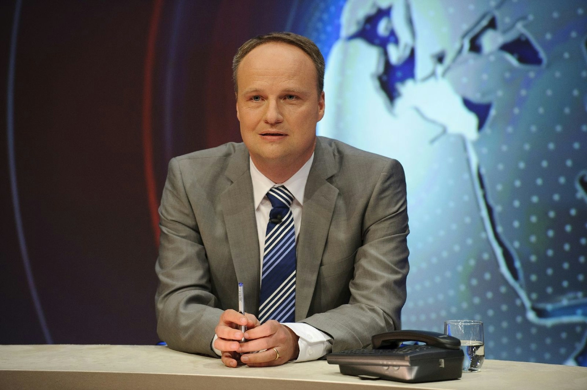 Ein Hauch von Late-Night: Seit 2009 moderiert Oliver Welke die „heute-show“ im ZDF. (Bild: ZDF / Willi Weber)