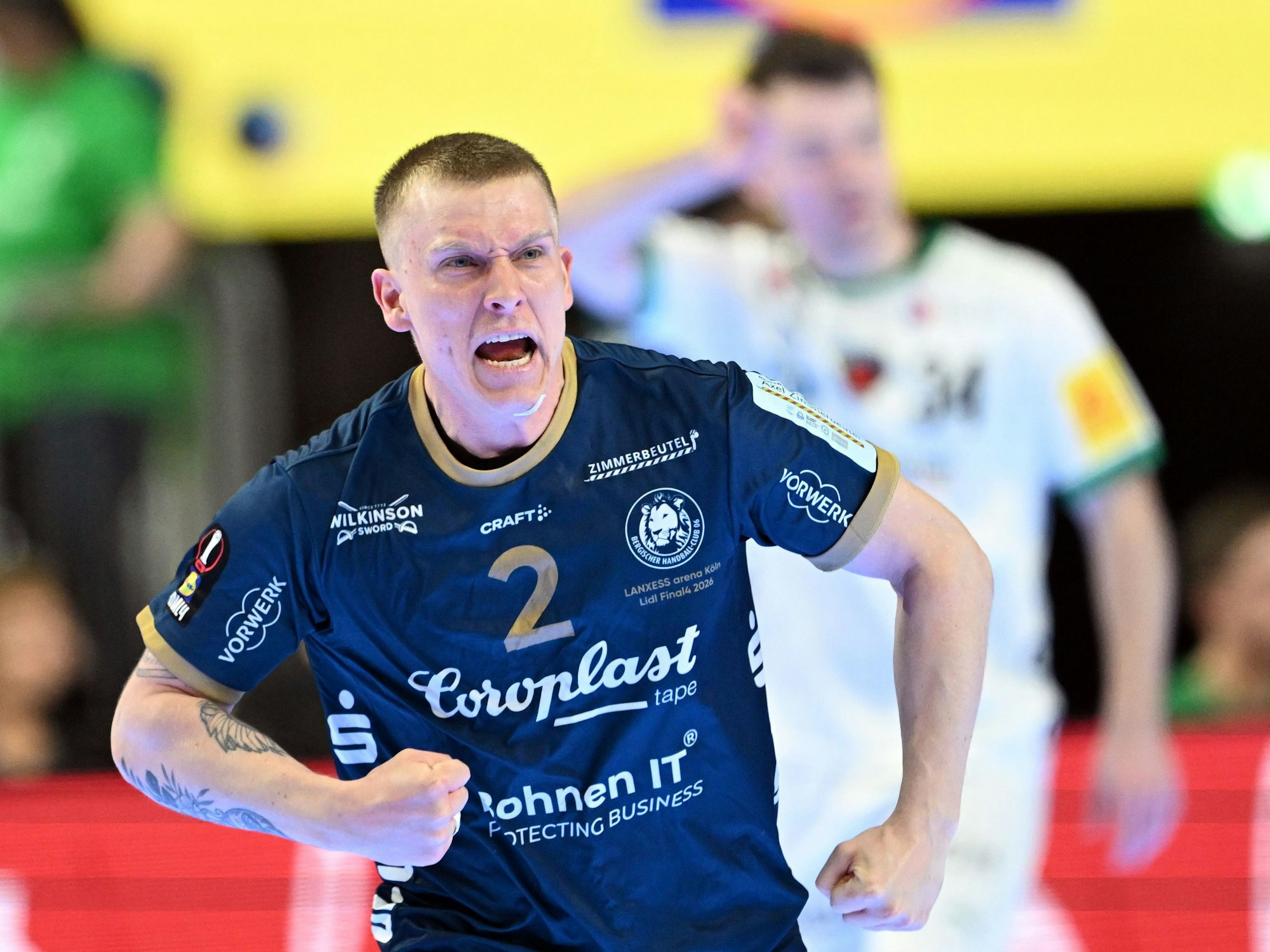 Noah Beyer (Bergischer HC) bejubelt sein Tor.