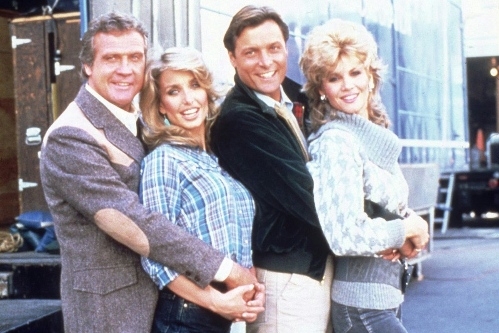 Markie Post (rechts) spielte seit Staffel zwei die Kautionshelferin Terri Michaels, die dem Team um Colt Seavers (Lee Majors, links) seine Aufträge verschafft. (Bild: Das Vierte / 20TH Century Fox NBC UNIVERSAL Global Networks)