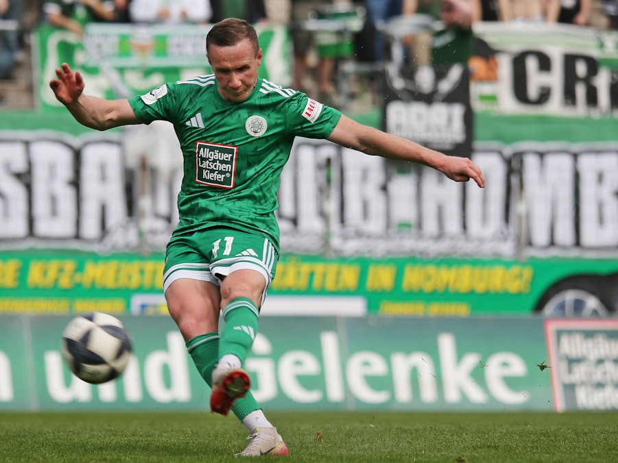 Markus Mendler spielt Fußball