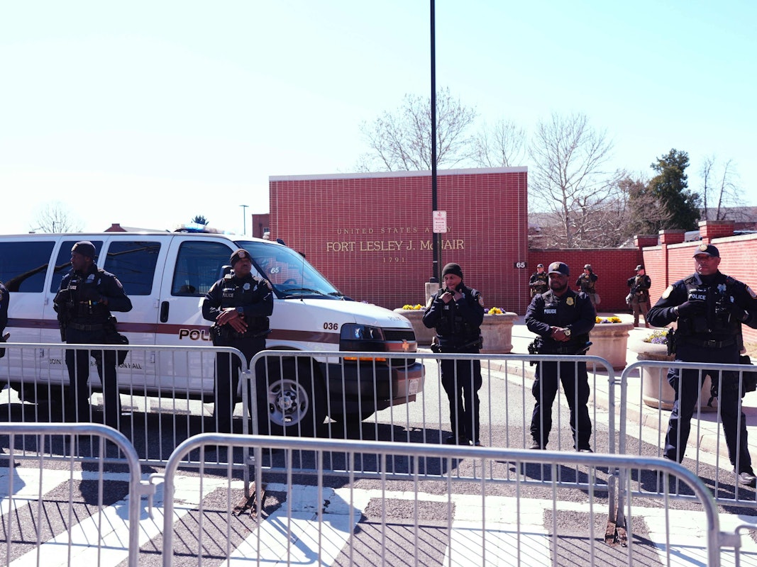 Bei einem Schusswaffenvorfall in Shreveport im US-Bundesstaat Louisiana sind acht Kinder getötet worden. Das Symbolbild zeigt einen Einheit der US-Polizei.