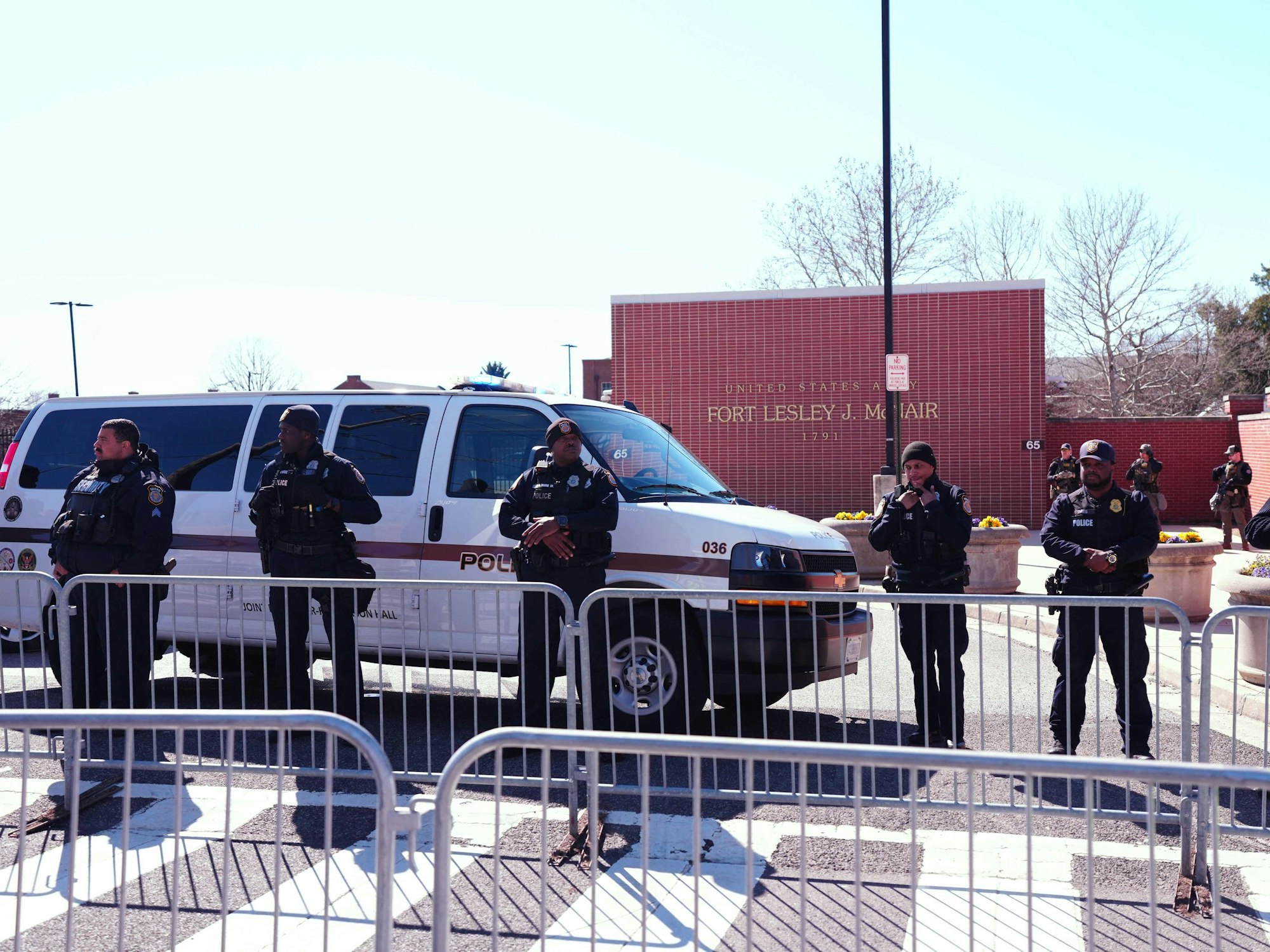 Bei einem Schusswaffenvorfall in Shreveport im US-Bundesstaat Louisiana sind acht Kinder getötet worden. Das Symbolbild zeigt einen Einheit der US-Polizei.