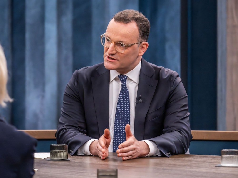 Die wirtschaftliche Lage sei „brutal“, erklärte Jens Spahn bei „Caren Miosga“. (Bild: NDR/Claudius Pflug)