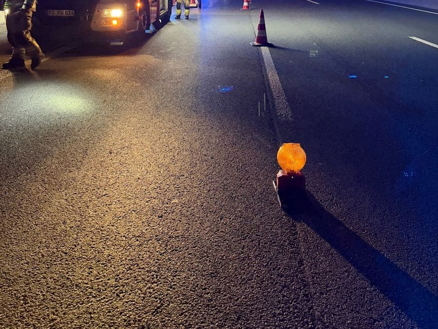 Pkw-Brand auf der A1 in Remscheid.