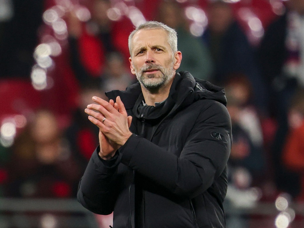 Marco Rose klatscht in die Hände.