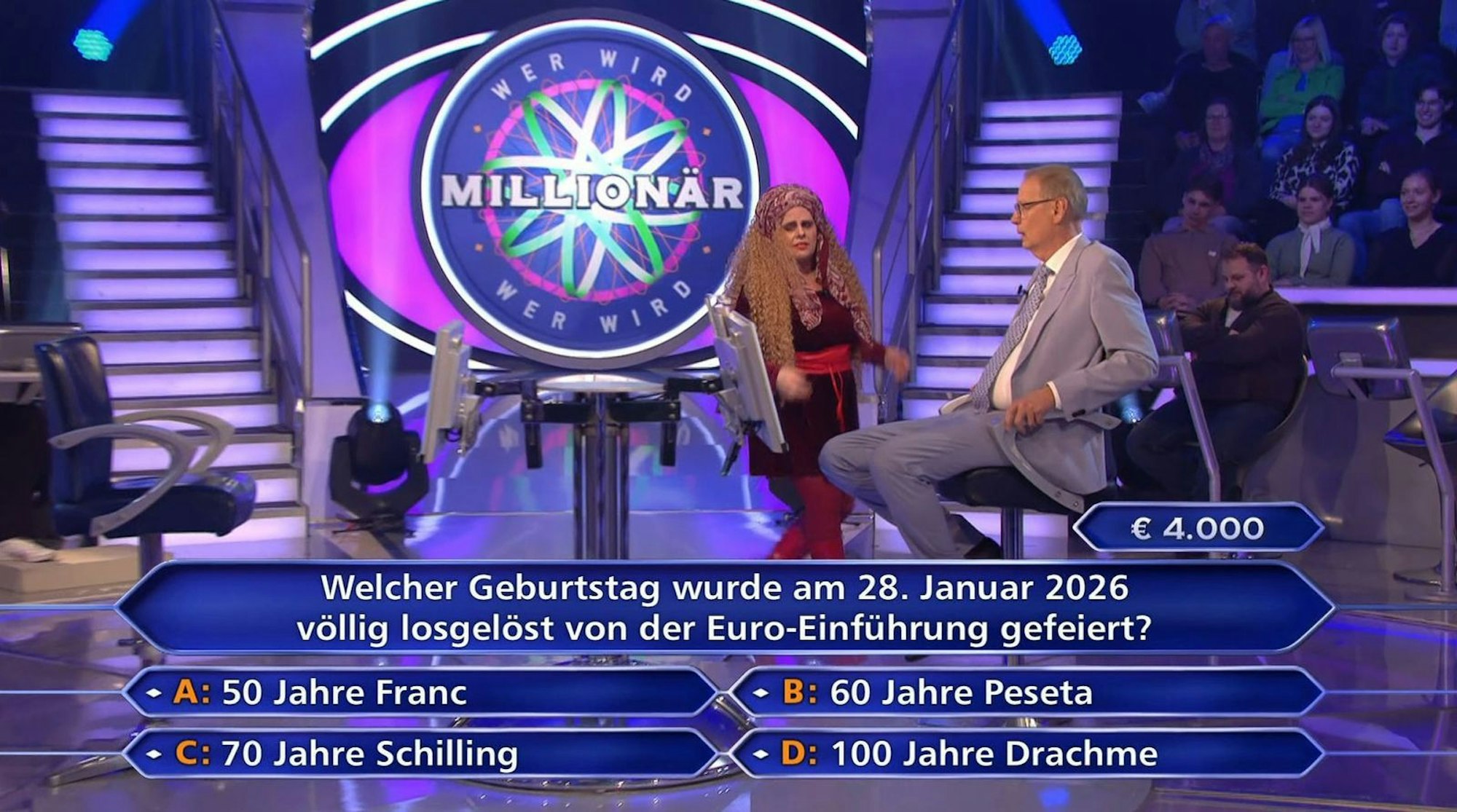 „Kommen Sie mir bitte nicht zu nahe“, warnte Günther Jauch: Kandidatin Sylvia Schindler hatte plötzlich ihren Platz verlassen. (Bild: RTL)