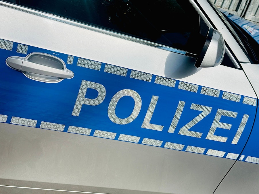 Polizei Aufschrift auf Polizeiauto