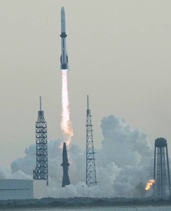 Blue Origin Rakete bringt Satelliten ins All