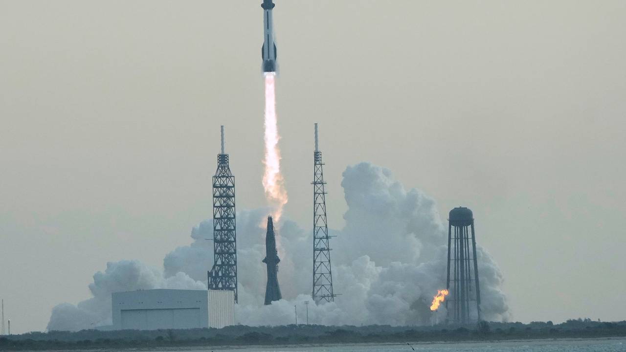 Blue Origin Rakete bringt Satelliten ins All