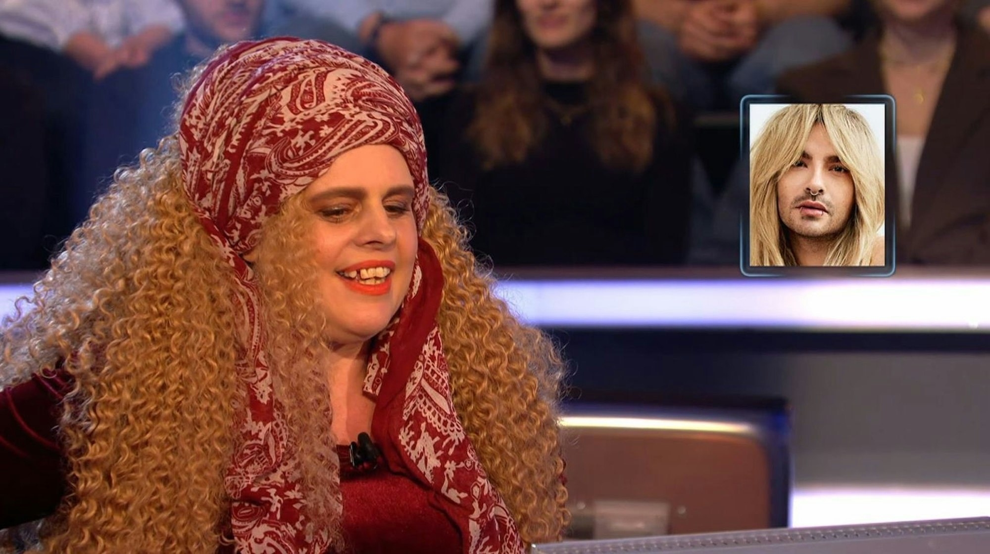 Sylvia Schindler erspielte 4.000 Euro. Danach sollte ihr obsoleter zweiter Telefonjoker noch zu Wort kommen, da er sich das so sehr gewünscht hatte. Es war Bill Kaulitz. (Bild: RTL)