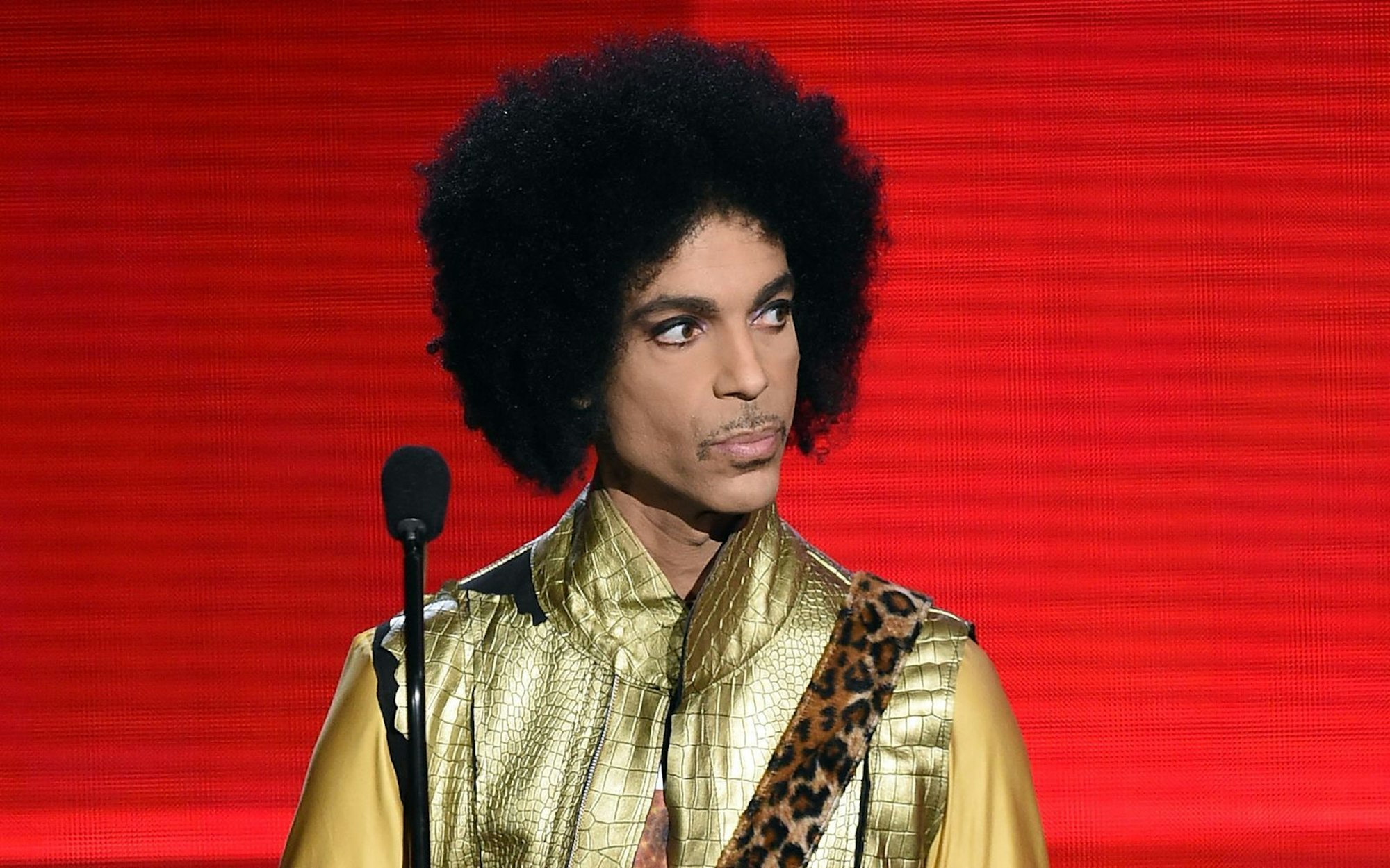 Prince im Jahr 2015 bei den American Music Awards. Der visionäre Künstler, der den Pop so sehr prägte, wurde nur 57 Jahre alt. (Bild: 2015 Getty Images/Kevin Winter)