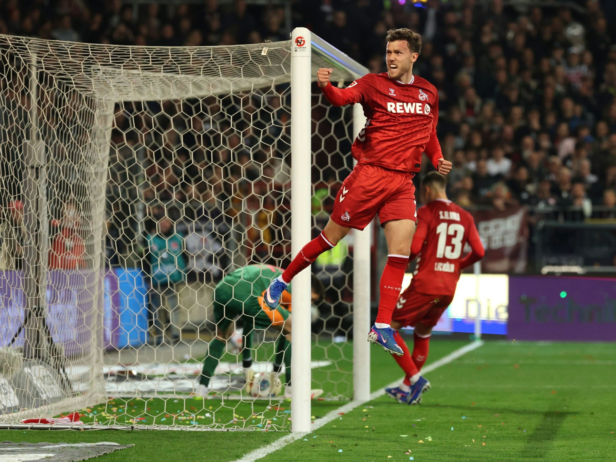 Torjubel von Luca Waldschmidt im FC-Spiel.