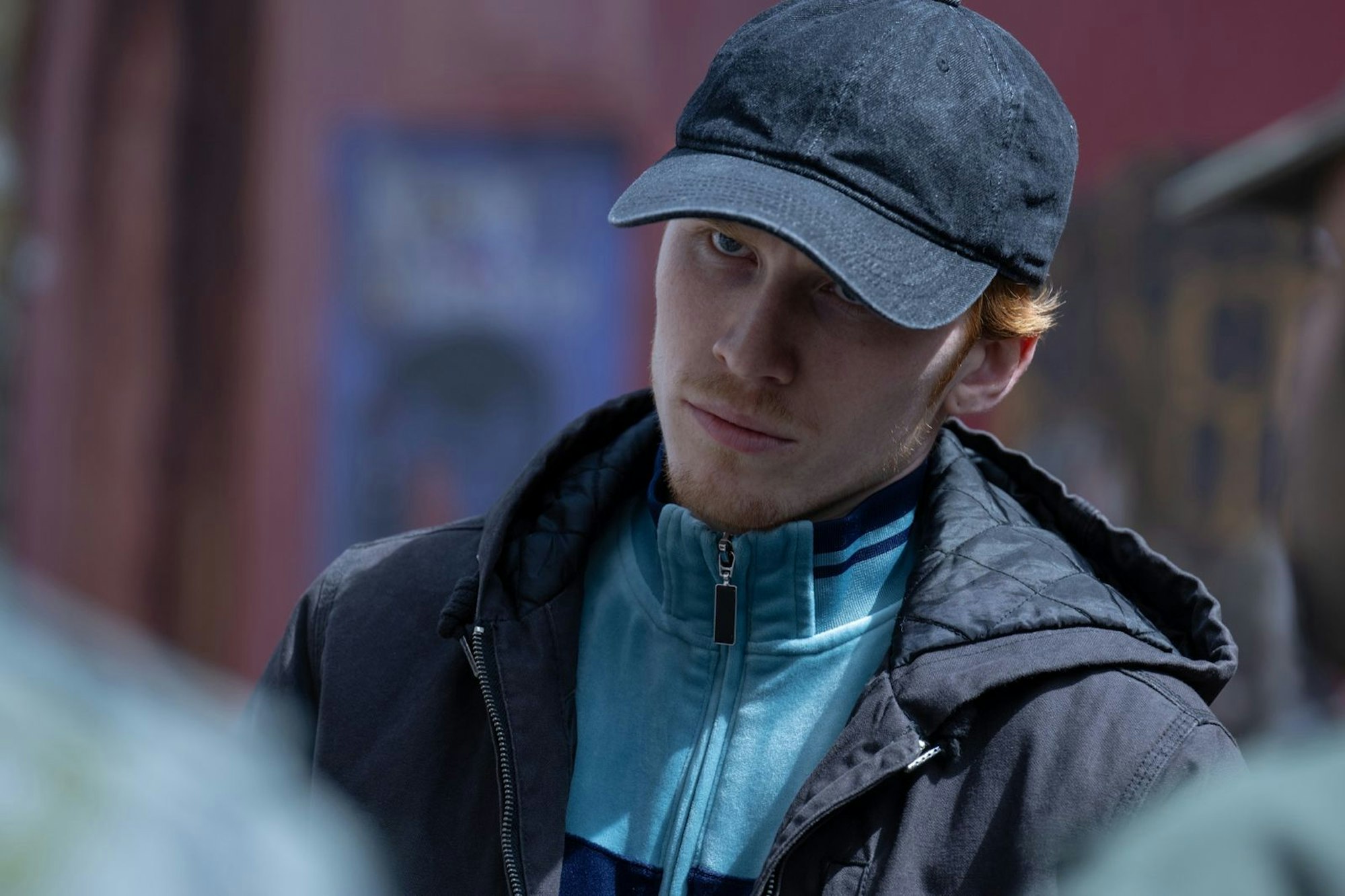 Ausgerechnet ein entflohener Mörder (Luther Ford) soll den Detectives helfen, ihren Fall zu lösen. (Bild: © Apple TV / Ross Ferguson)