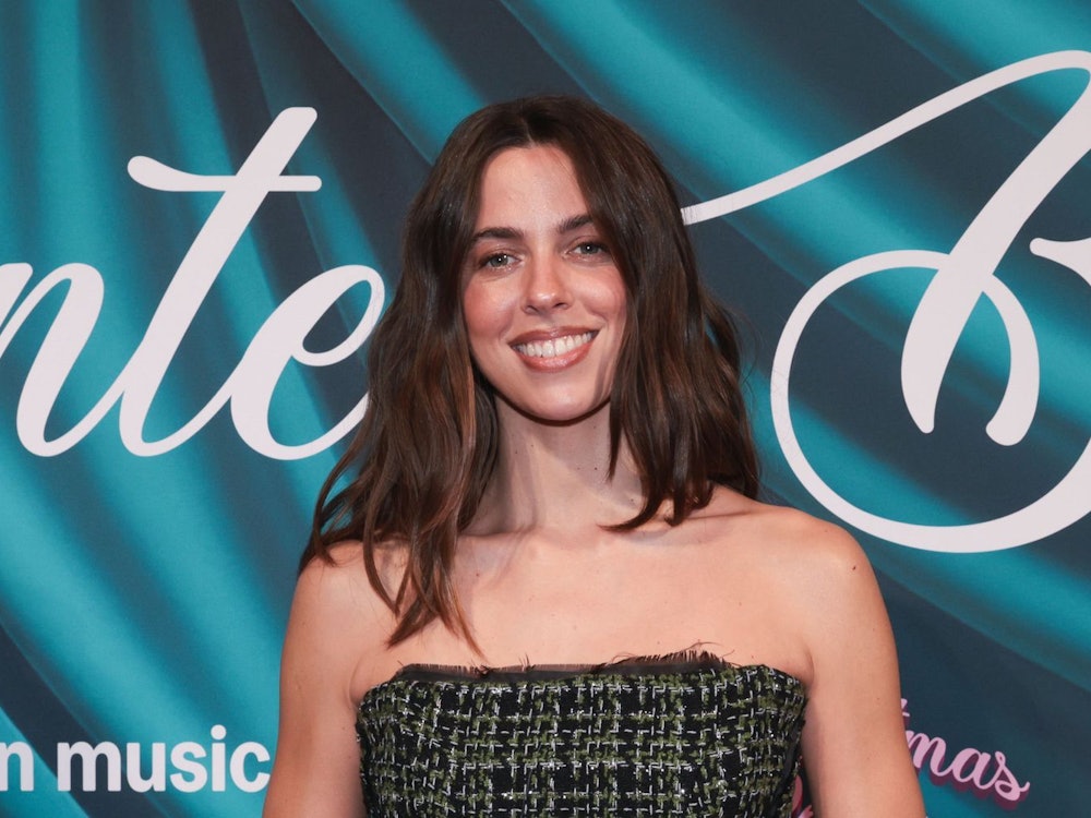 Vanessa Mai (Bild) erlitt 2018 eine schwere Rückenverletzung. Unter den Folgen leidet die Schlagersängerin bis heute, wie sie im gemeinsamen Podcast mit Lola Weippert erzählte. (Bild: 2025 Getty Images/Jeremy Moeller)