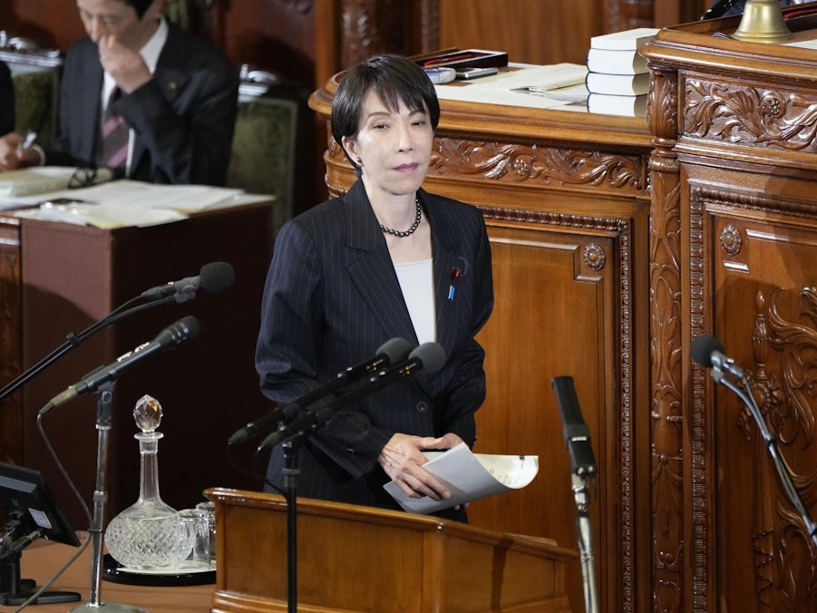 Japans Ministerpräsidentin Takaichi im Parlament