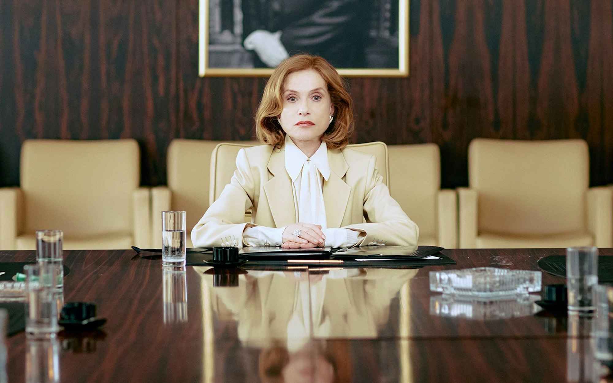Marianne Farrère (Isabelle Huppert), Erbin eines Milliarden-Imperiums, kann sich alles leisten und nimmt sich, worauf sie Lust hat. (Bild: Neue Visionen Filmverleih)