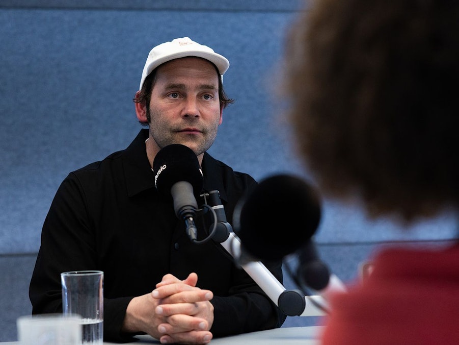 Auf seinem neuen Album singt Bosse unter anderem über digitale Gewalt. (Bild: Apple Music)