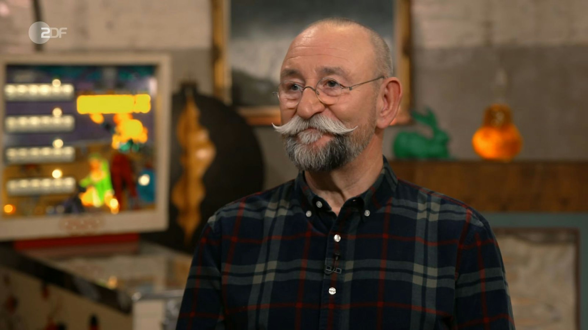 Horst Lichter erfuhr bei „Bares für Rares“ vom letzten Willen des Kandidaten-Vaters: „Das ist aber toll! Dann sieht er uns ja jetzt zu.“ (Bild: ZDF)