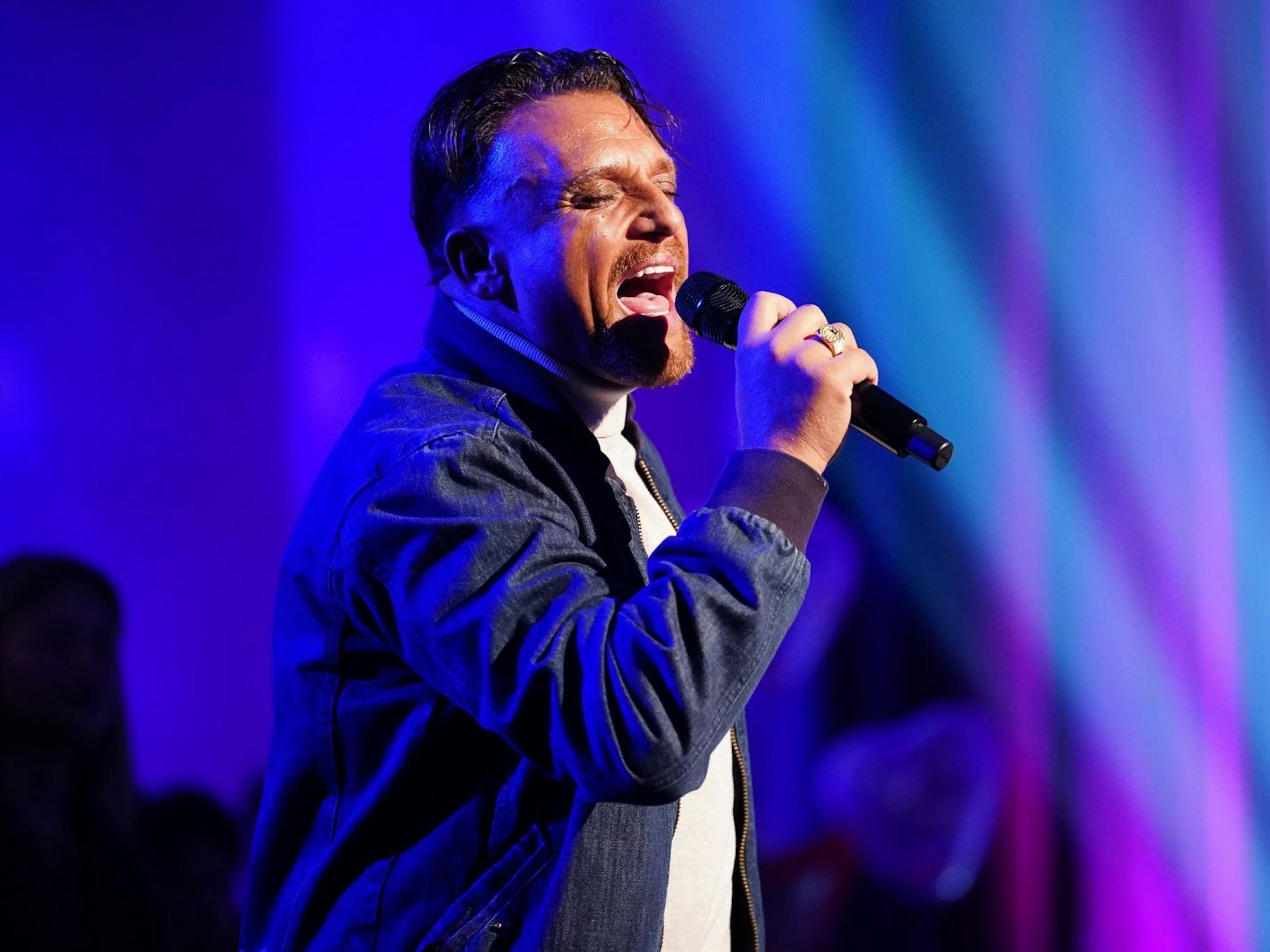 „Ich kämpfe gegen mein altes ich“: Menowin Fröhlich sieht bei „Deutschland sucht den Superstar“ (RTL) sich selbst als seinen größten Gegner. (Bild: RTL/Stefan Gregorowius)