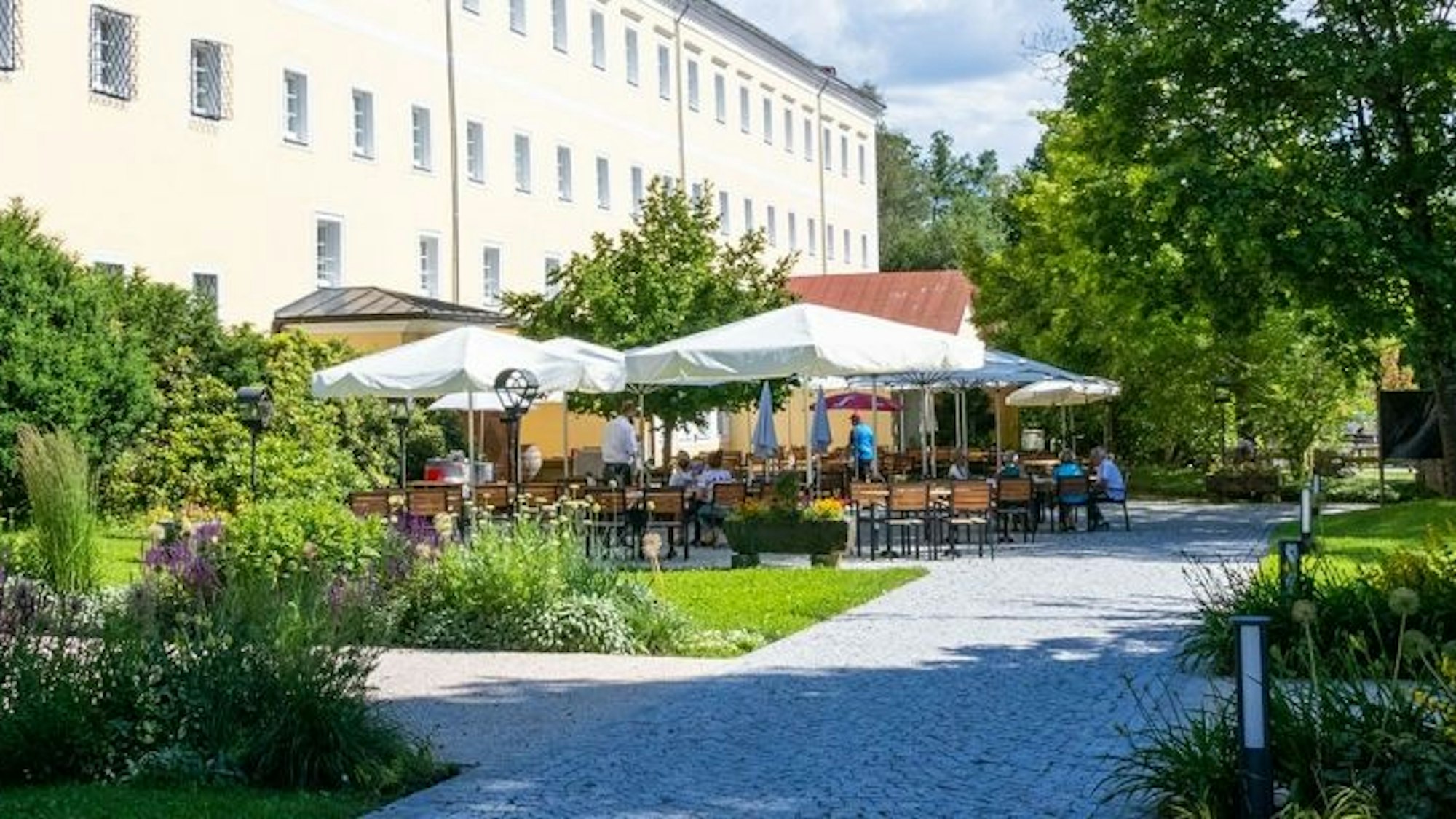 Recherchereise Mühlviertel
Das altehrwürdige Stift Schlägl hat neben seinem urigen Stiftskeller auch einen schönen Biergarten.