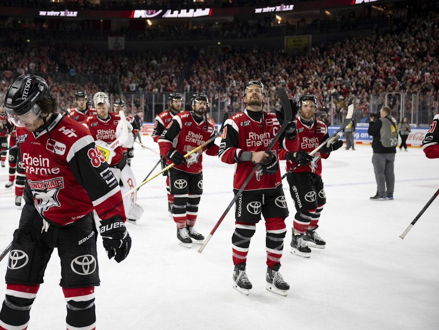 Frust bei den Kölner Haien nach der Niederlage gegen die Eisbären Berlin.
