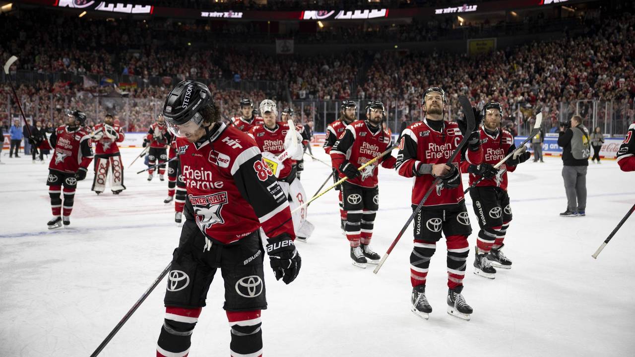Frust bei den Kölner Haien nach der Niederlage gegen die Eisbären Berlin.