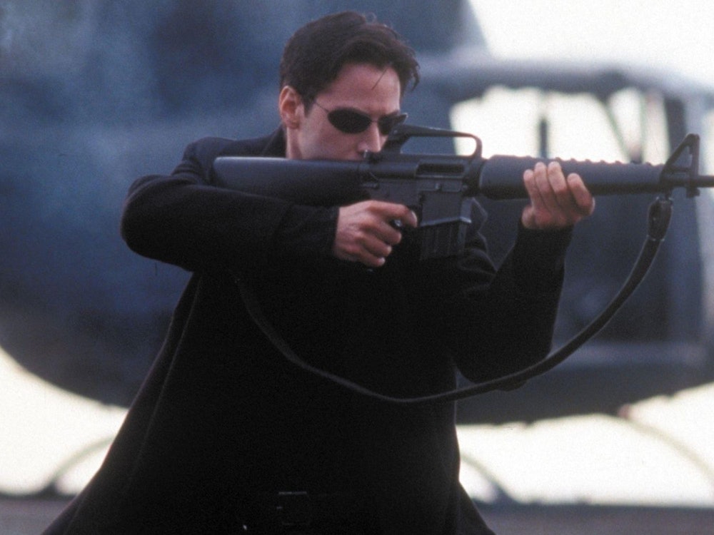 Wehende Mäntel, halsbrecherische Martial-Arts-Fights und spektakuläre Spezialeffekte - „Matrix“ mit Keanu Reeves in der Hauptrolle bietet genug von alldem. (Bild: RTL / 1999 Warner Bros. Entertainment Inc. )