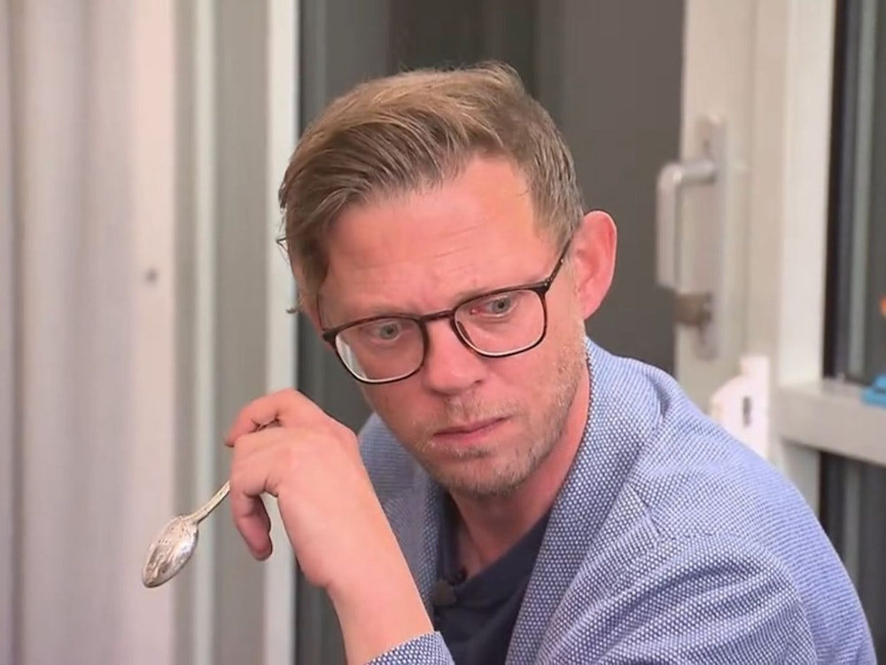 Der Gorgonzola im Käsekuchen haut Mark eher negativ um.
(Bild: RTL)