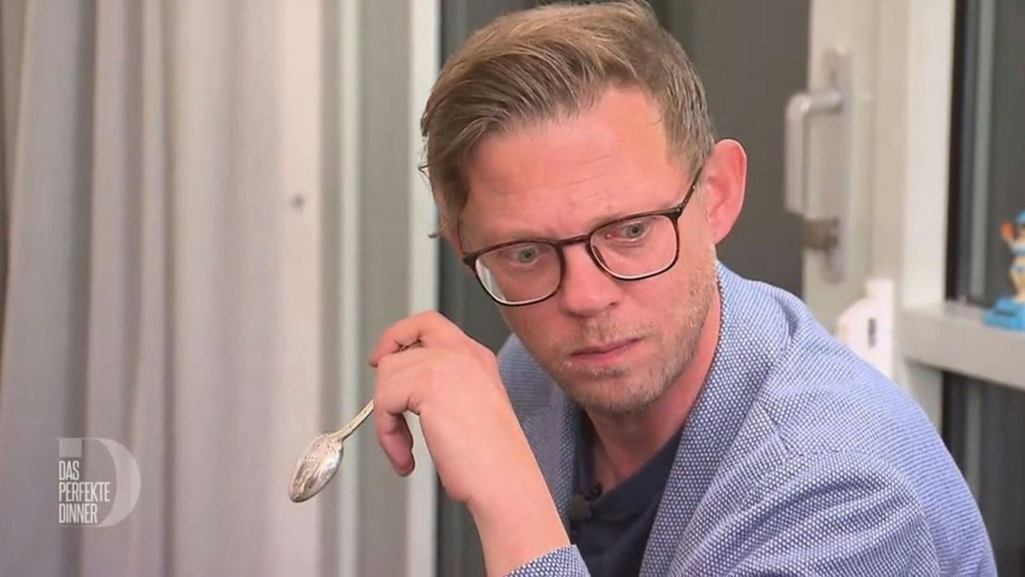 Der Gorgonzola im Käsekuchen haut Mark eher negativ um.
(Bild: RTL)