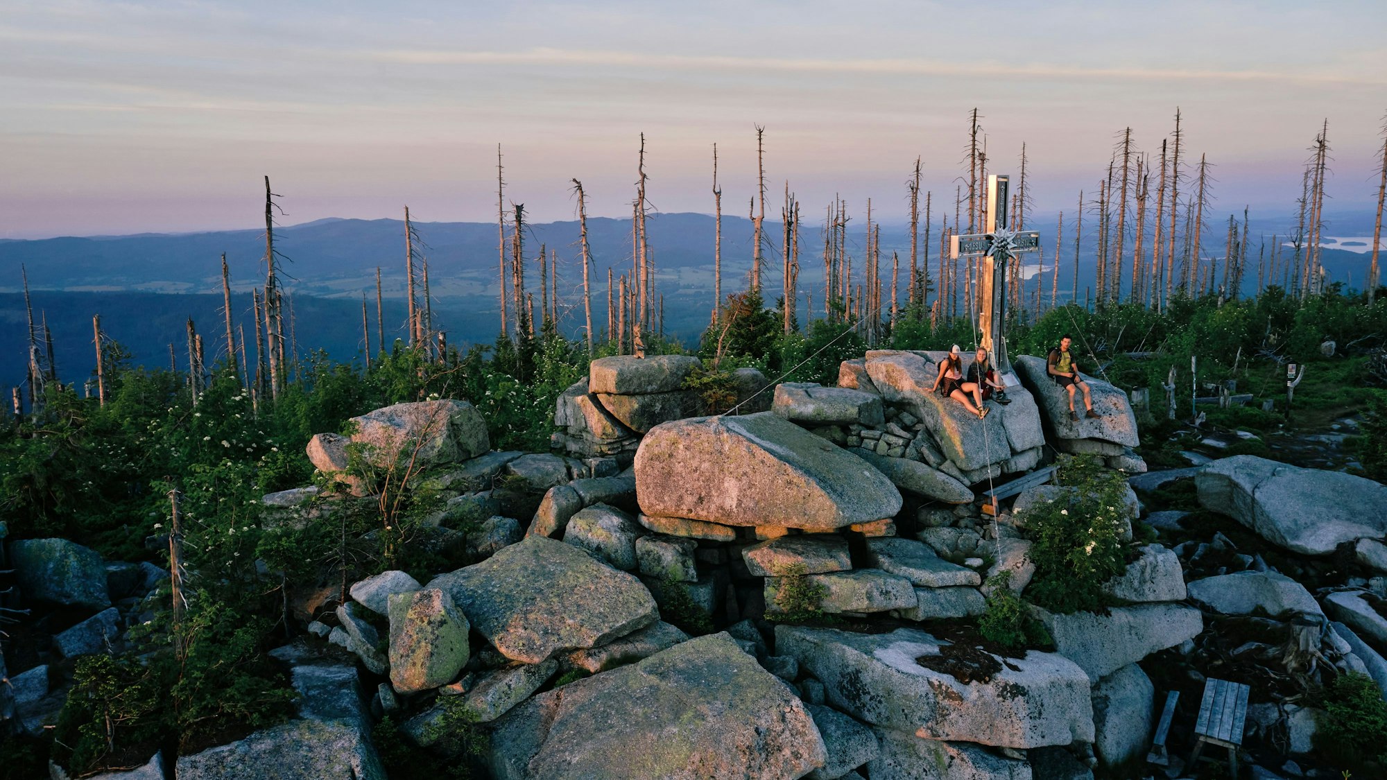 Weitblick über das Mühlviertel bis hin zu den Alpen sowie nach Bayern und Südböhmen