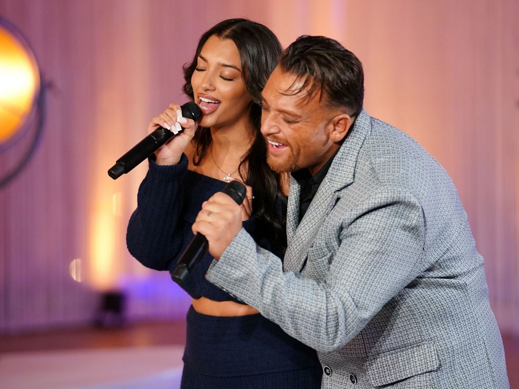 Traumduo? Menowin sang mit Delijah Haile „At Last“ (Etta James). (Bild: RTL / Stefan Gregorowius)