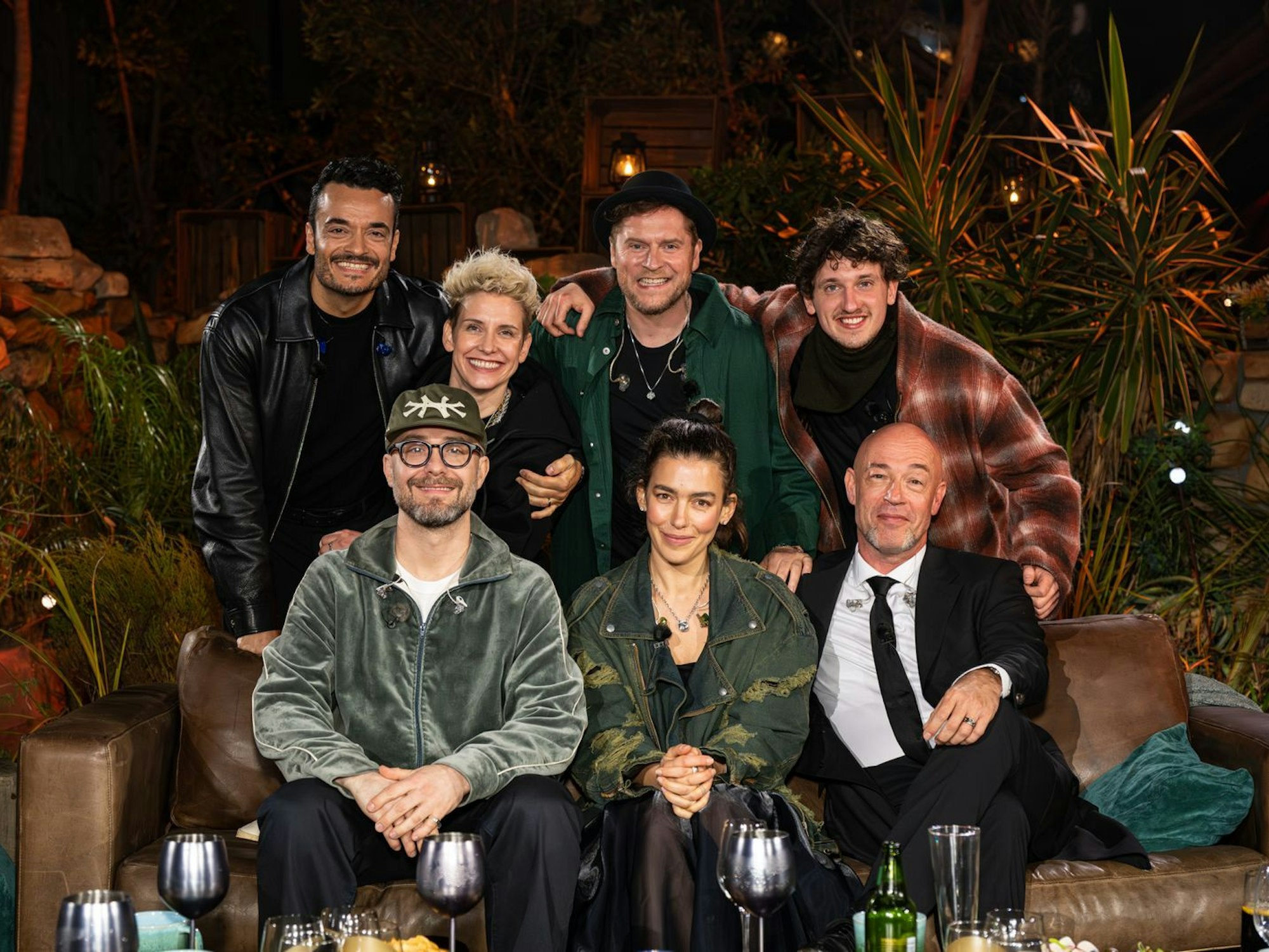 Die diesjährige „Sing meinen Song“-Crew, von links: Giovanni Zarrella, Mark Forster, Deine Cousine, Johannes Oerding, Alina Süggeler, Tream und Der Graf. (Bild: RTL / Markus Hertrich)