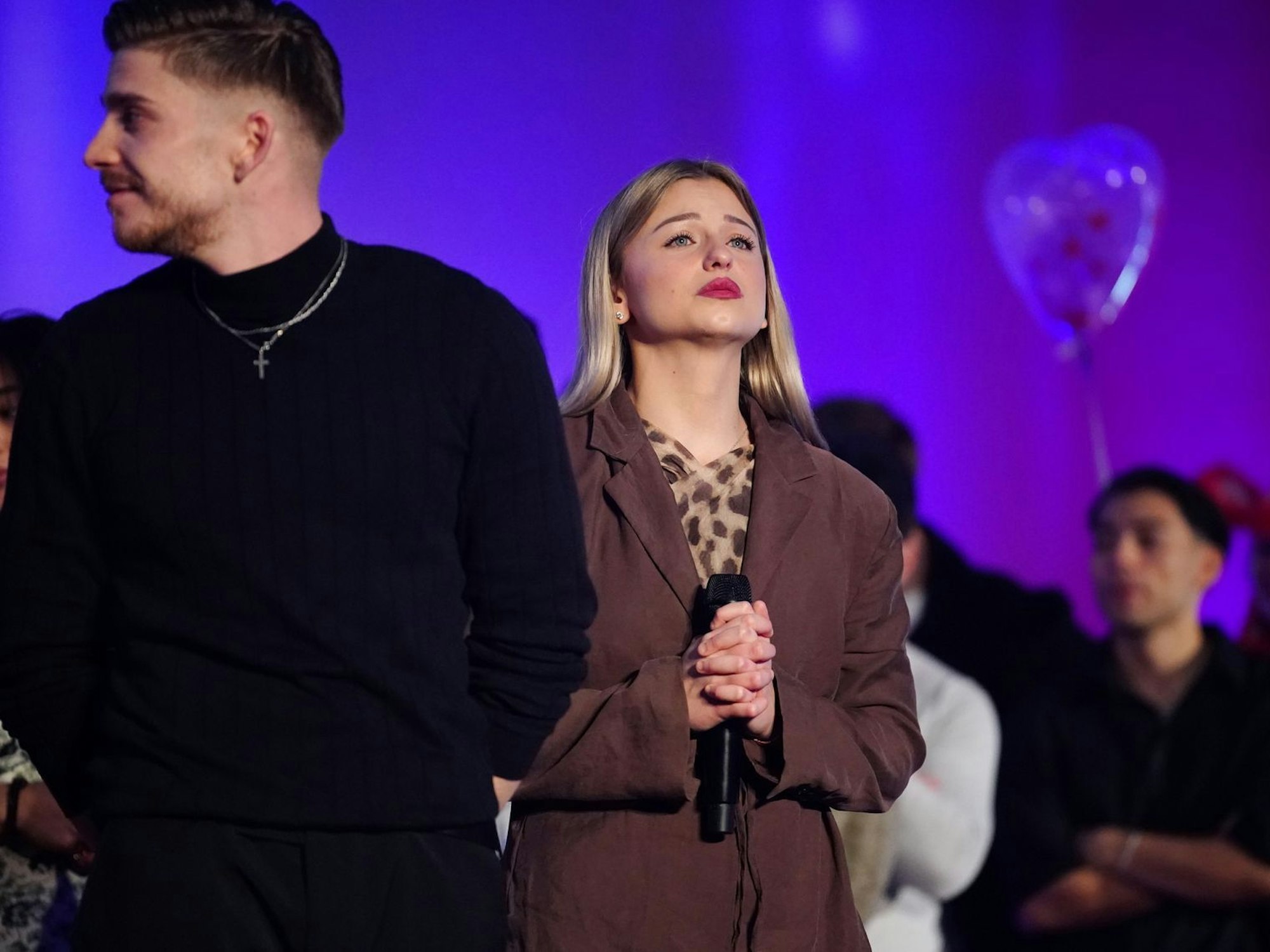 Das große tränenreiche Bibbern gab es nicht nur bei Loredana Bono. Sie kam eine Runde weiter, aber es war nicht das letzte Mal, dass sie weinte ... (Bild: RTL/Stefan Gregorowius)