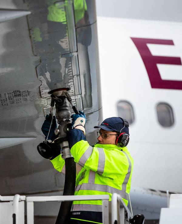 Betankung eines Flugzeugs