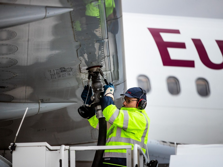 Betankung eines Flugzeugs