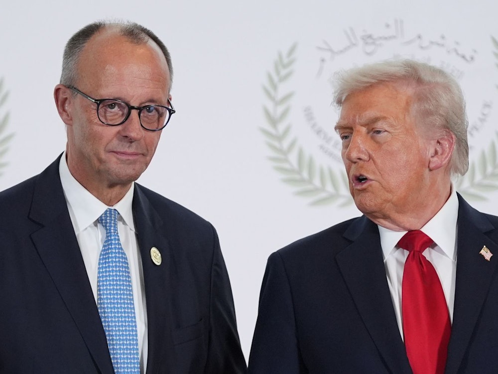 Glaubt man Robin Alexander, verbindet Friedrich Merz (links) und Donald Trump (rechts) eine „gemeinsame Gegnerschaft zu Angela Merkel“. (Bild: 2025 Getty Images/Evan Vucci - Pool)